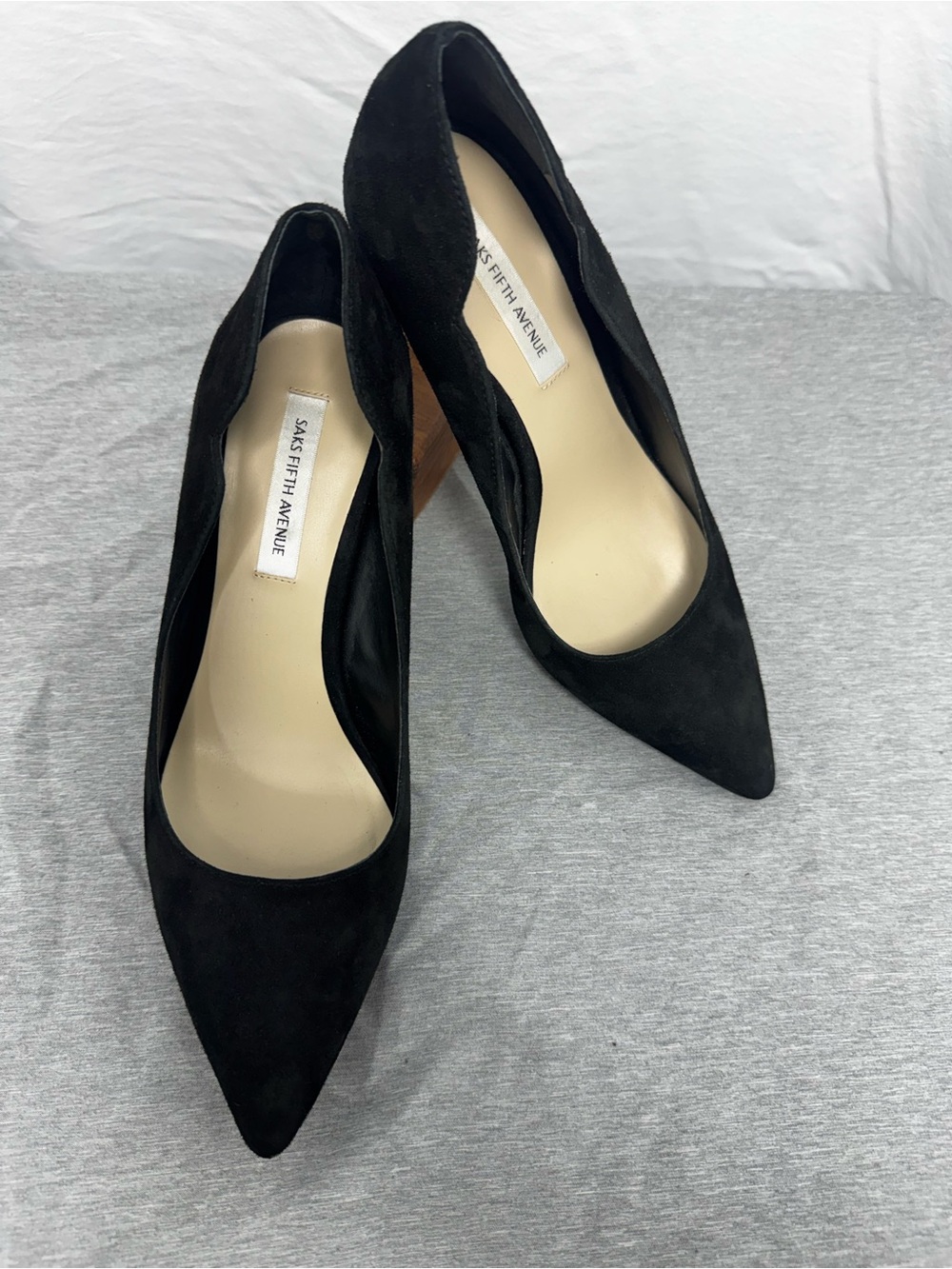 Saks Fifth Avenue Black Suede Scalloped Pointed-Toe Pumps – Women’s Size 8